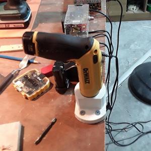 Dewalt DCF680 desk support