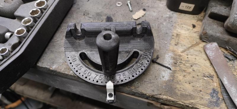 angle guide for table saw