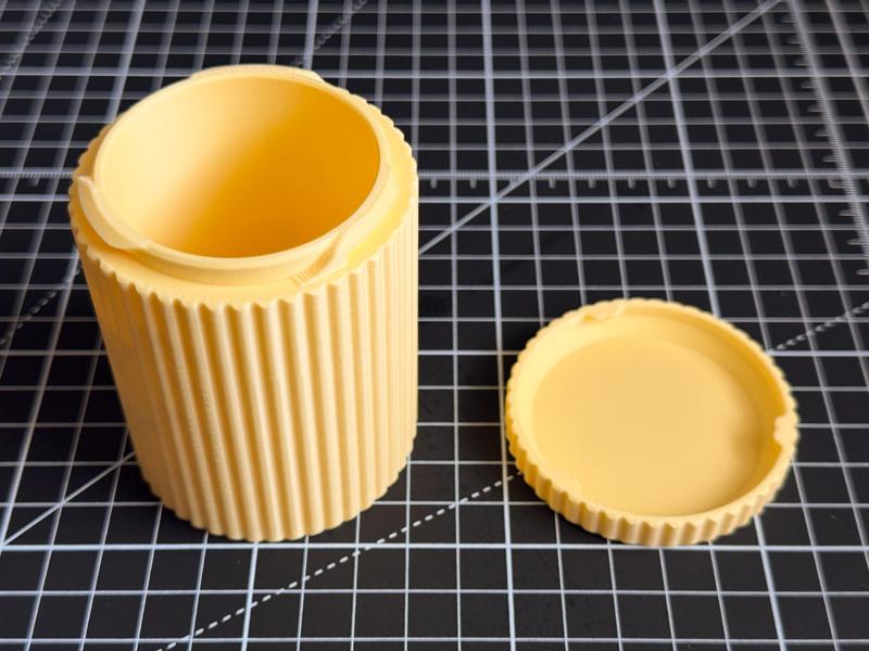 Container Twist Snap Lid