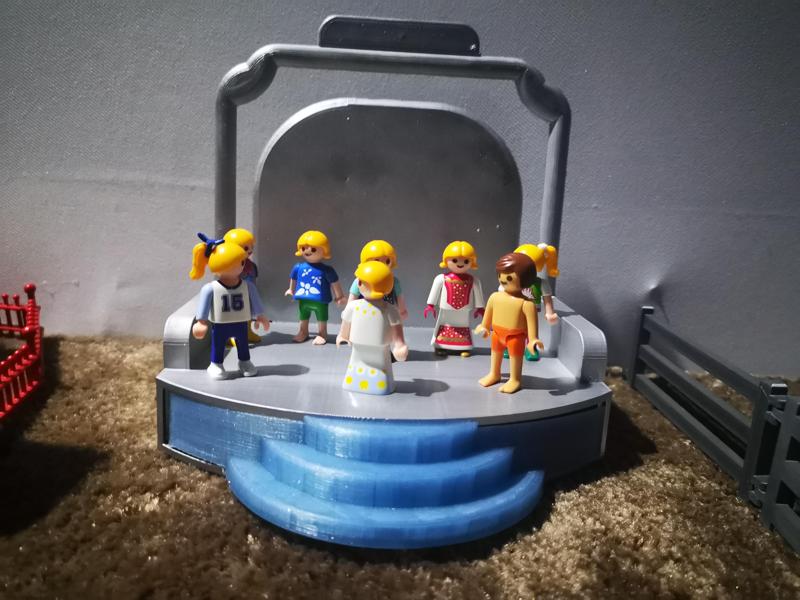 PLAY MOBILE PODIUM SCENE