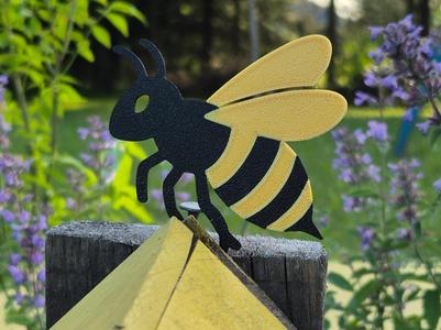 Garden sculpture flying bee