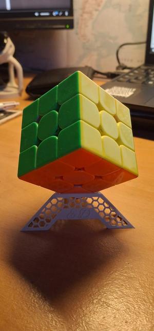 Rubik's Cube Display Stand - Stylish and Functional