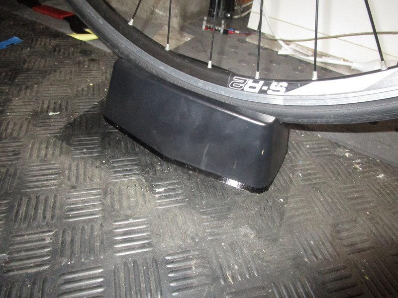 Wahoo Front Wheel Riser Block - 10mm additional riser insert