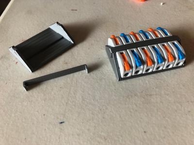 Holder mount (parametric) for lever Wire Connector 24 to 12 AWG