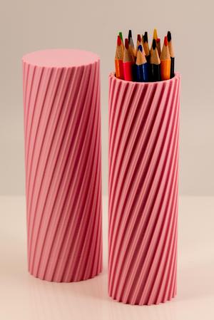 Pencil box with sliding mechanism / Stiftebox