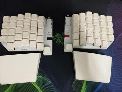 Curved wrist rest for split keyboard   
