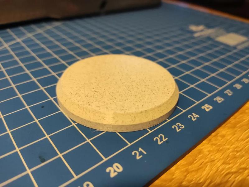Flat base for figure   