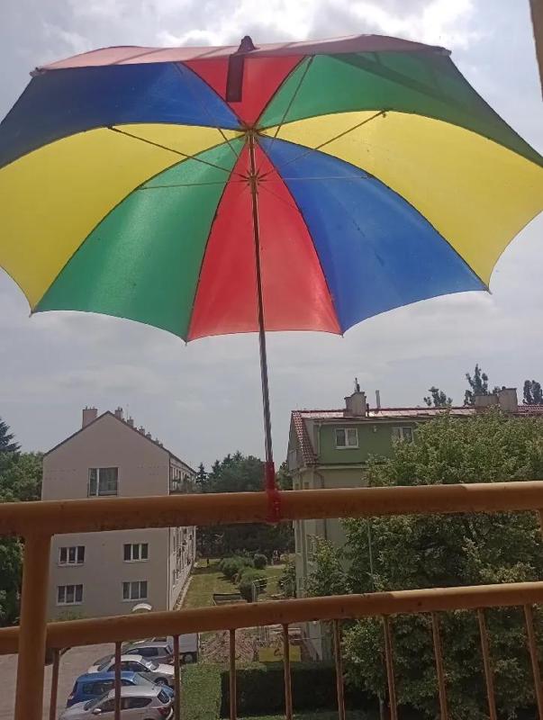 Umbrella balcony rail adapter   