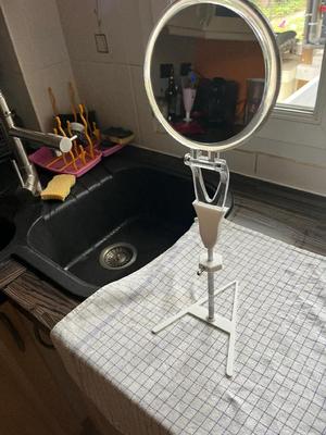 mirror stand   
