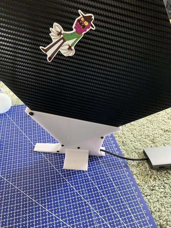 Macbook Pro 15" Vertical (diagnonal) dock with auto-plug