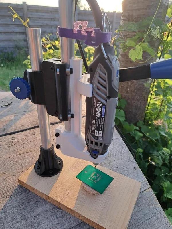 Pipe mounting flange   