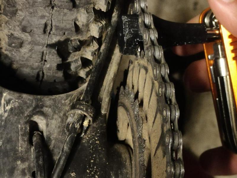 Bicycle chain break tool