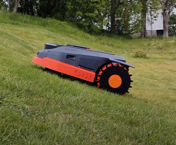 Segway Navimow X3 Spike Wheels