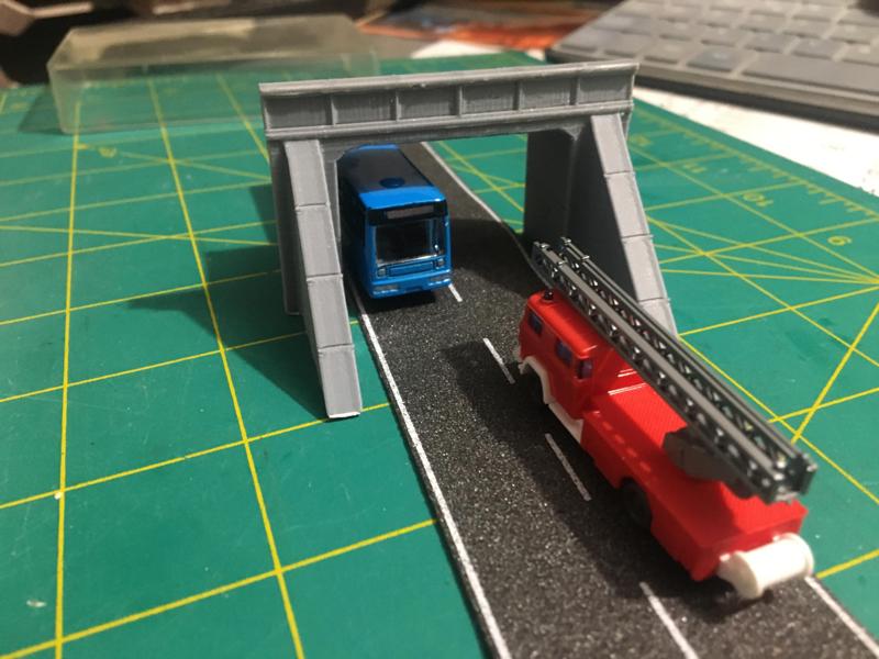 N - HO: Wide road tunnel under tracks