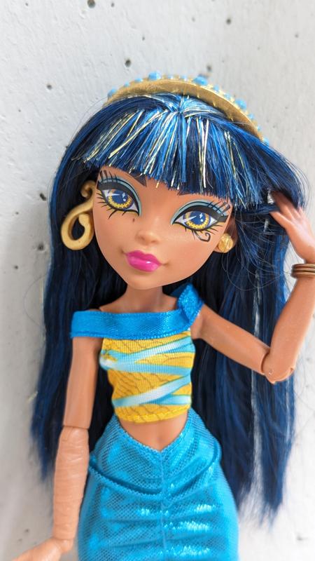 Nile Ghouls Rule Monster High Cleo Earrings