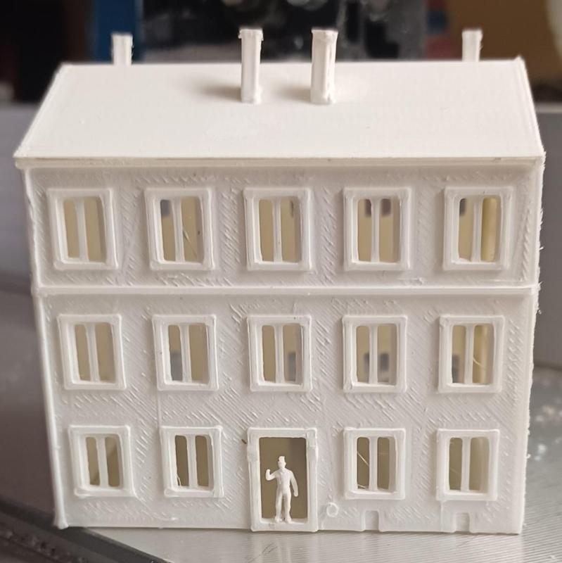 z scale school building