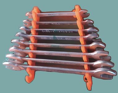 Wall bracket for fixed keys