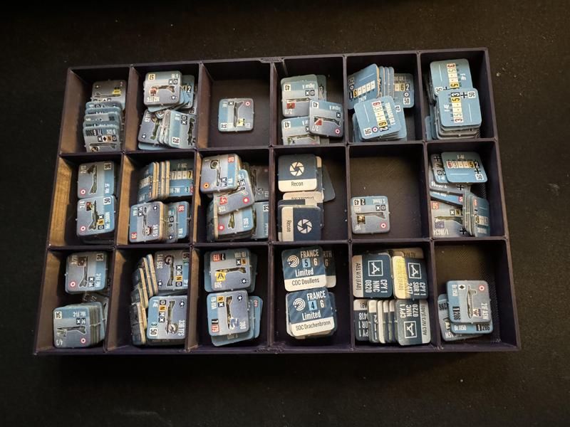 Flat-Bottomed Game Counter Trays - 18 Divisions