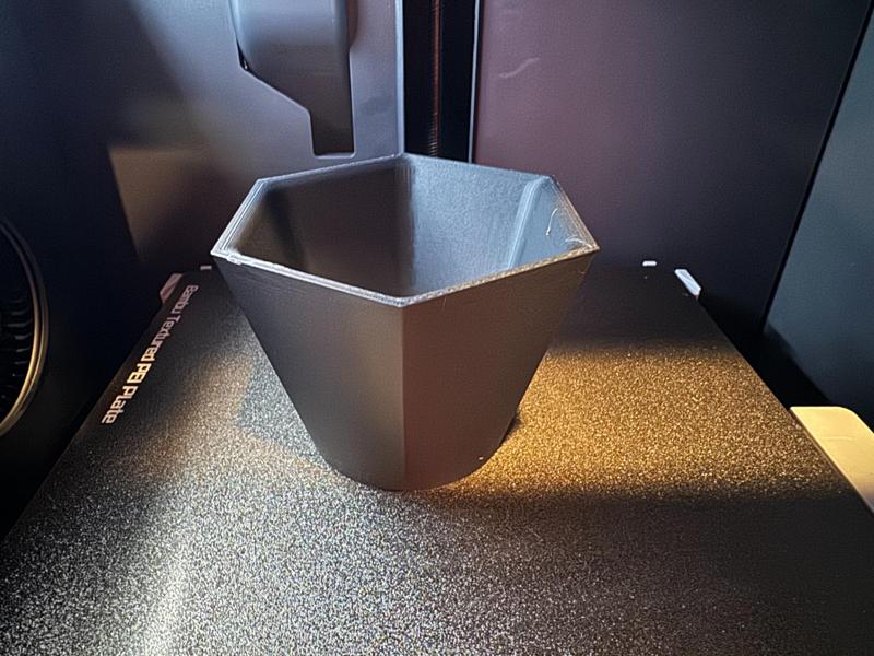 Circle-to-Hexagon Plant pot