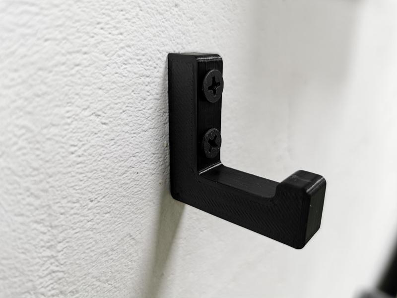 Simple screwable hook