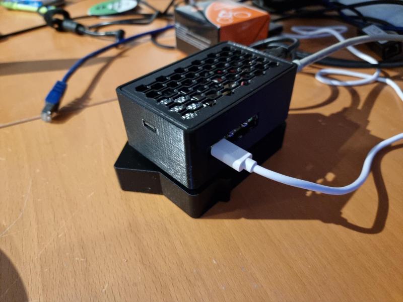 Pineberry Bottom Hat Case USB Sata SSD addon