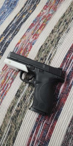 thumb rest for picatinny front rail on a pistol