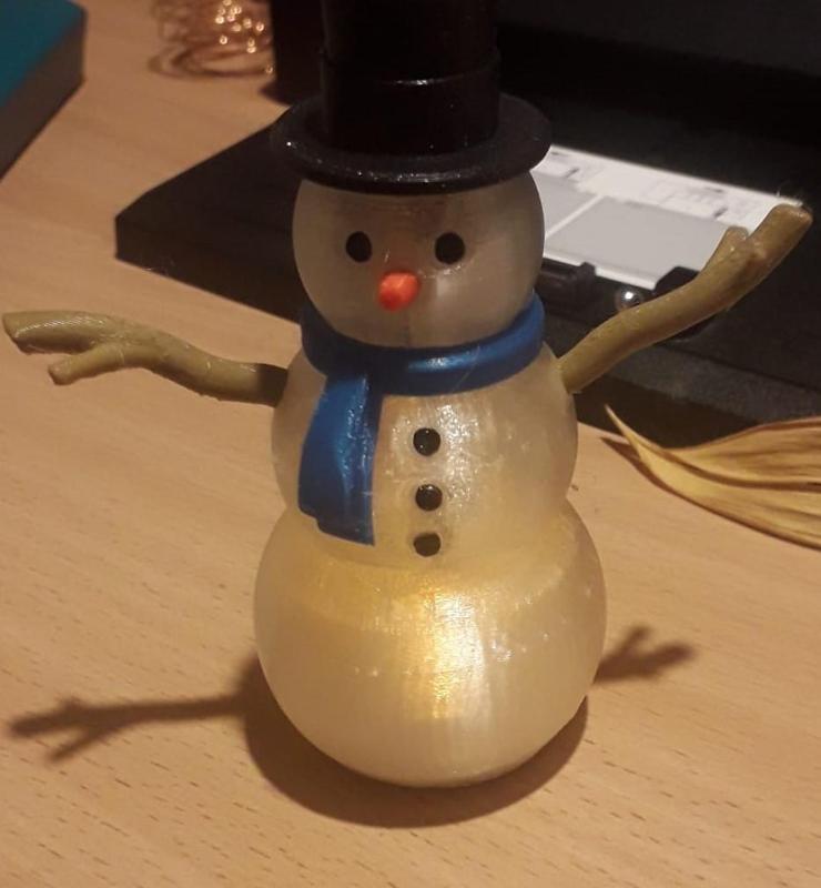 svíticí sněhulák