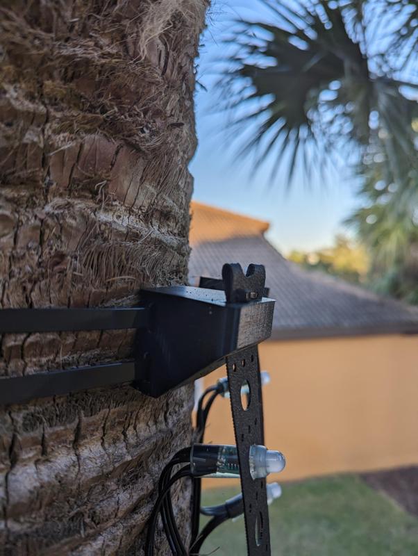 Pixel Strip Tree Trunk Mount