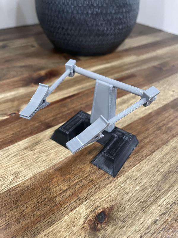 3D Printed Soldering Helping Hand with Adjustable Arms