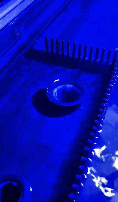 Aquarium overflow pipe end