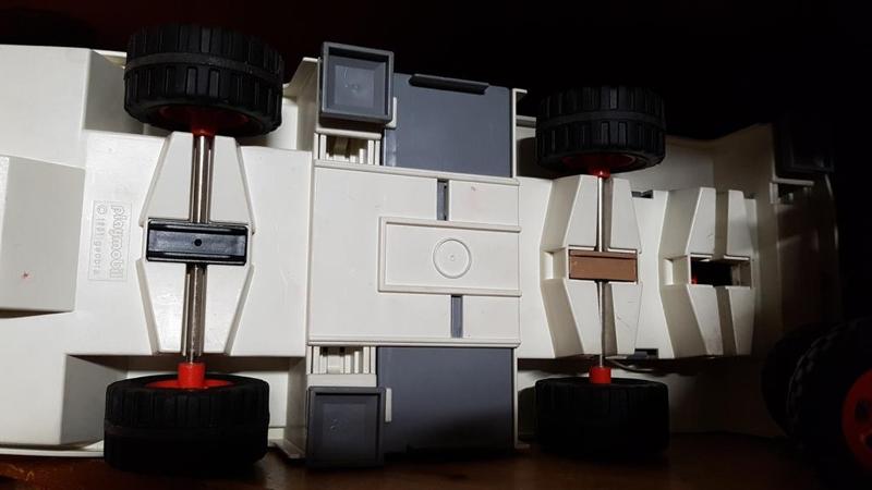 Playmobile car axis clip