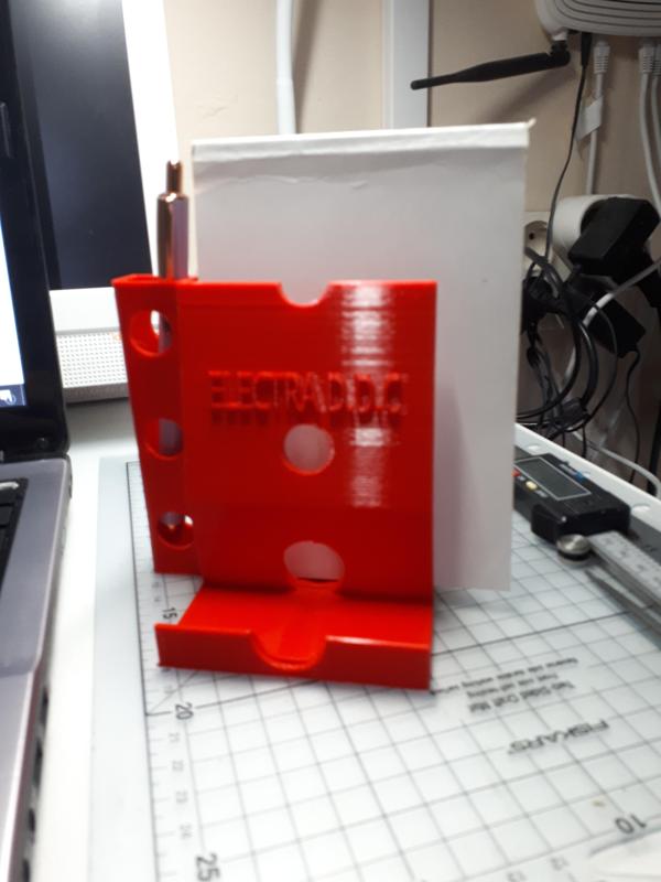 soporte movil y boligrafo