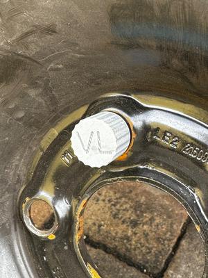 Marking bolts for your wheel change (Summer/Winter)