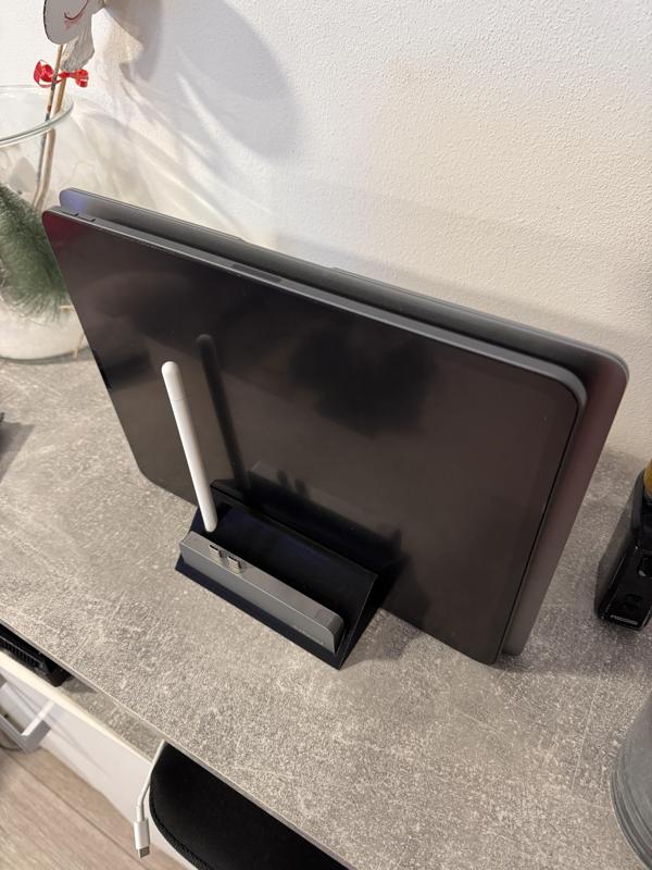 Holder Macbook Air, iPad Pro, Pencil and port replicator