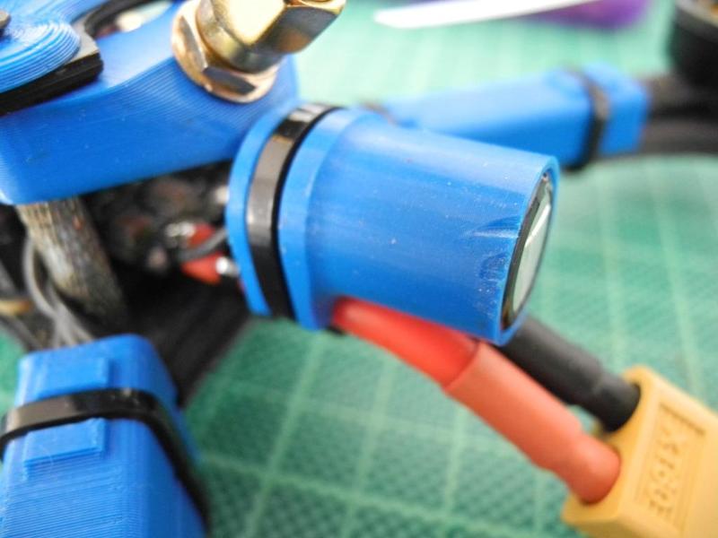 FPV capacitor holder for AWG12 wire and 35V / 1000uF