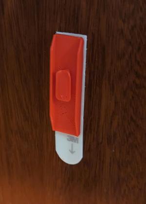 Back plate for a medium metal Command hook