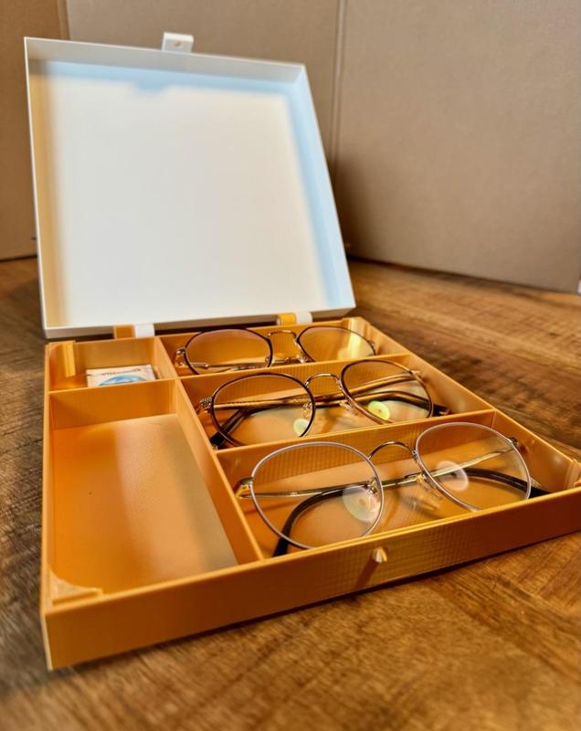Brillenetui für bis zu 4 Brillen / glasses box for up to 4 glasses