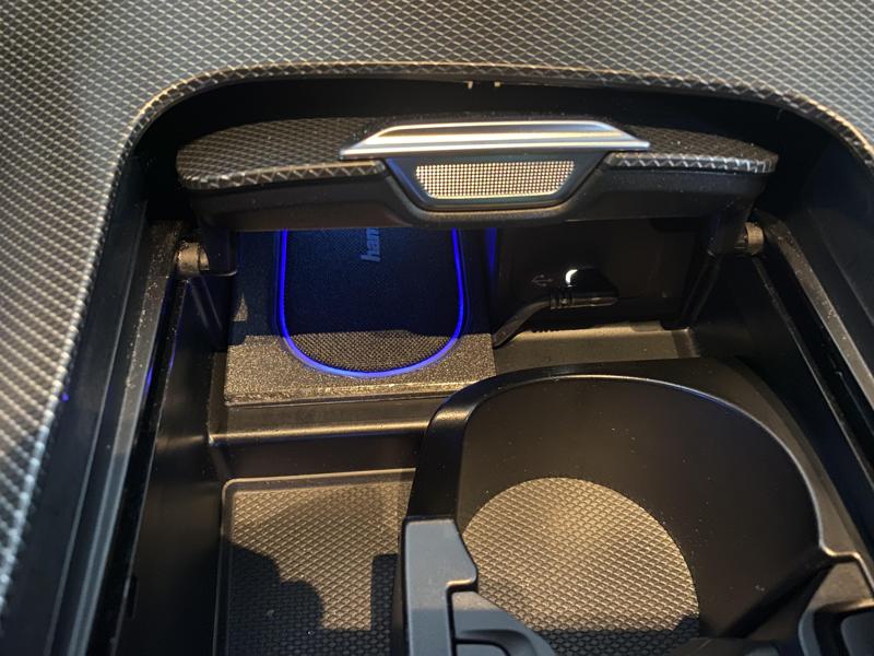 Wireless phone charging frame for Mercedes C-Class (206)