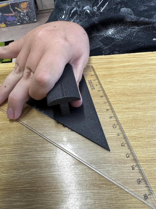 Kompenzační hmatový nástavec pro pravítko