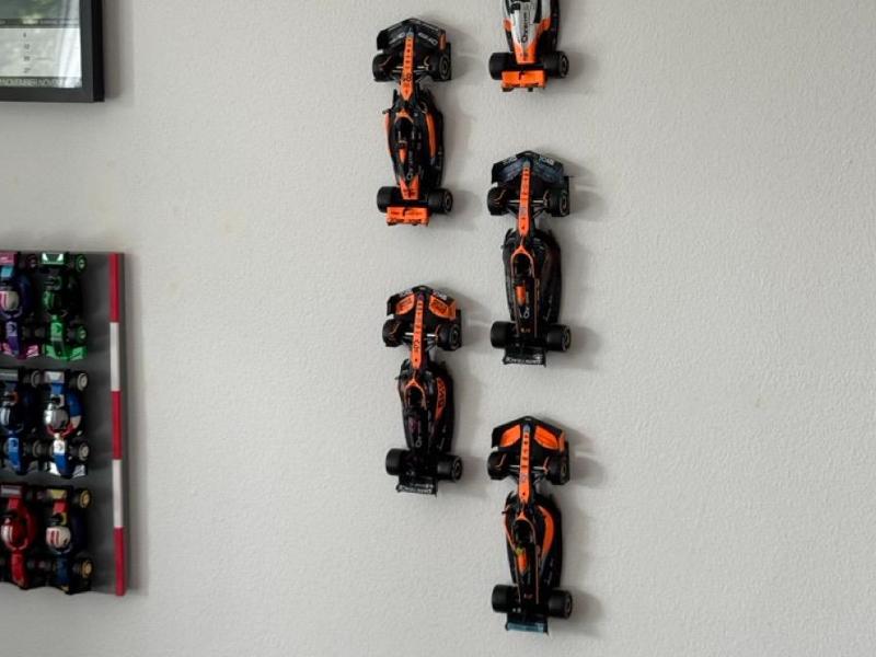Bburago 1:43 F1 model wall mount