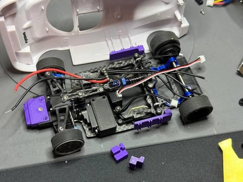 Kyosho Sauber C9 Body Mounts for GL LMP2 Chassis