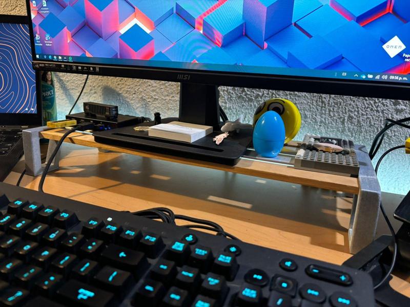 Monitor/Laptop stand