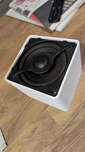 canton loudspeaker case