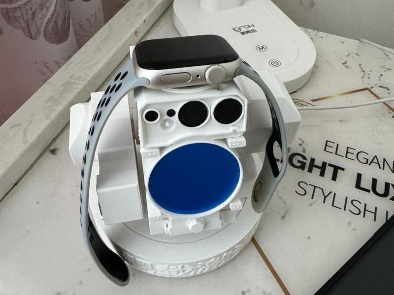 Ship-borne laser weapon iwatch charger version