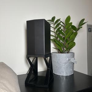 LG SPT8-SPK speaker stand / riser