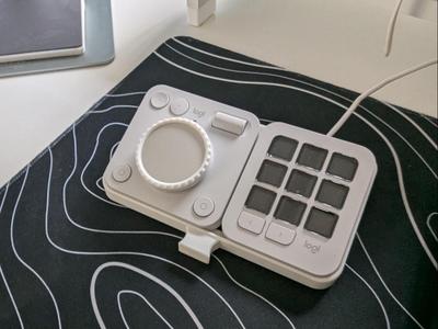Logitech Creative Console Holder w Pull Handle