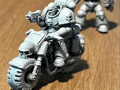 miniature war hammer motard