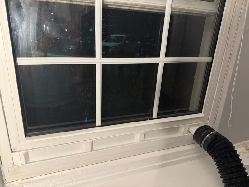 Exhaust adapter for window