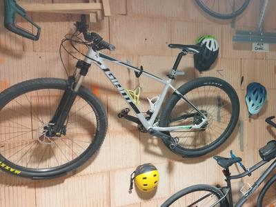 mountain bike wall mount, gravel bike