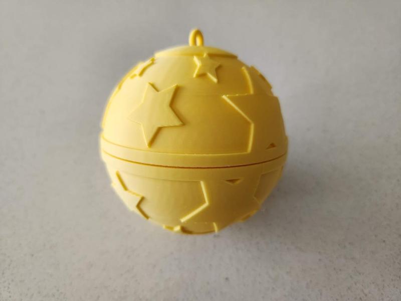 Christmas screw ball 